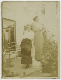1917. Kołomyja. Maria Jorkasch-Koch z koleżanką.
