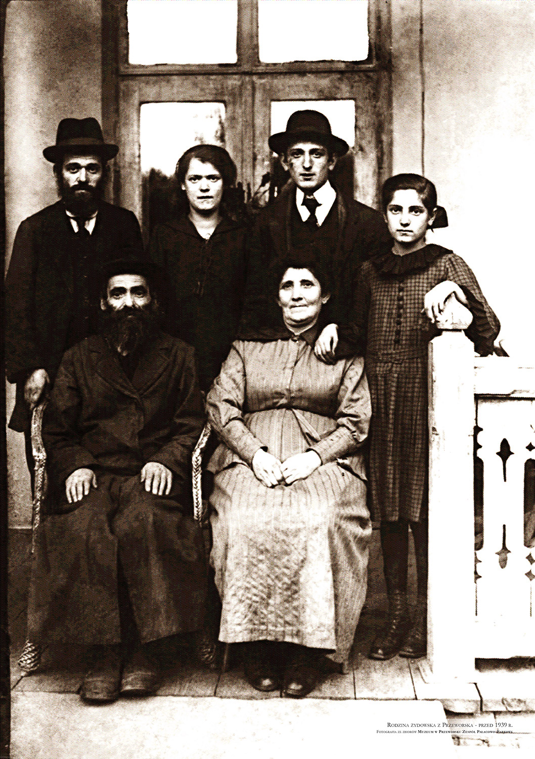 Rodzina żydowska z Przeworsku. Przed 1939 r.